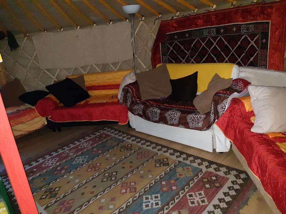 Jurta Az Erdo Mellett Dezsaval-Keresz-Tanya Hotel Pilisszentkereszt Ngoại thất bức ảnh